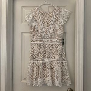 *NWT* beautiful white lace dress from express. Brand new, never worn!! Size M